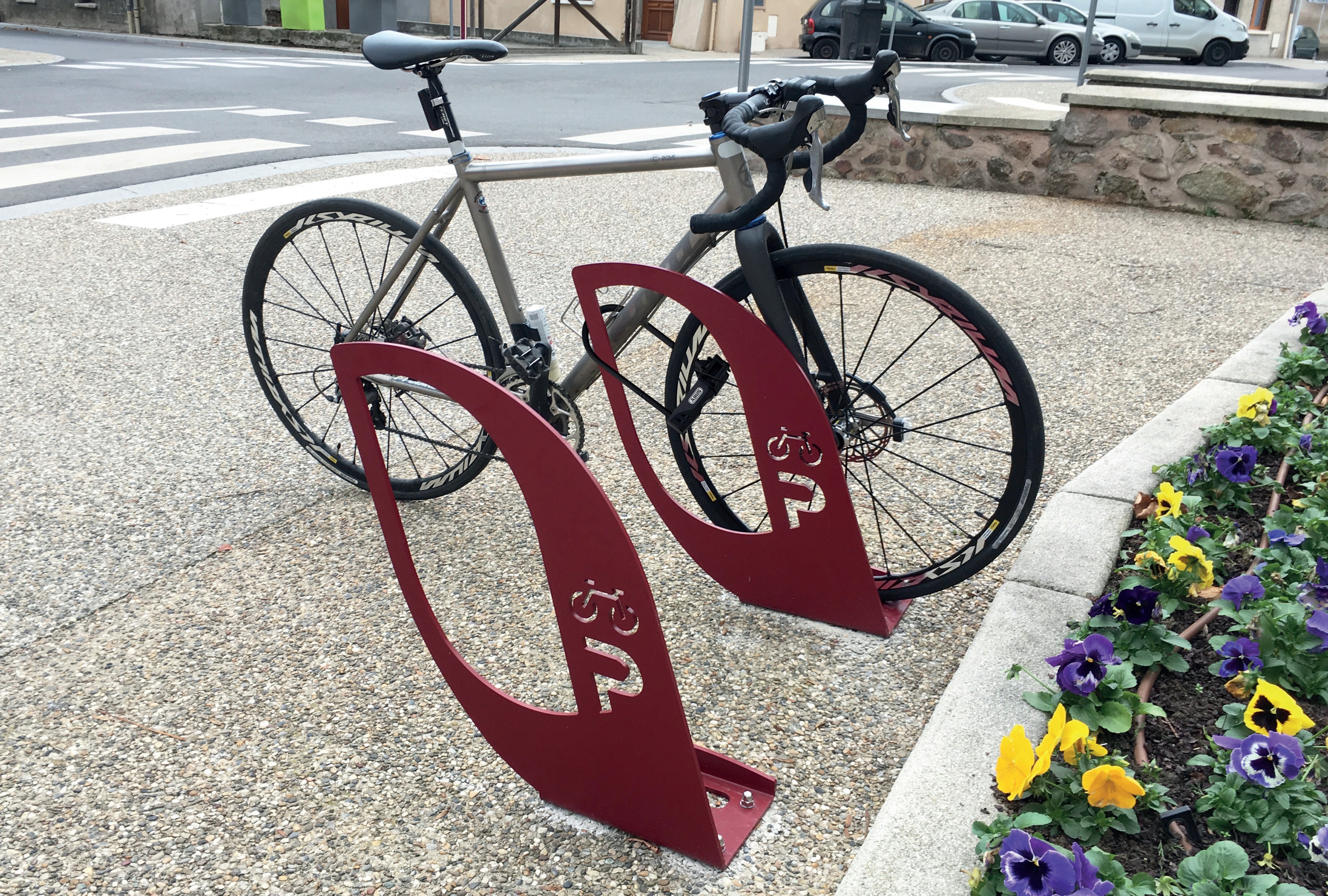 Portabici ALTAO® Voile in acciaio verniciato color bordeaux