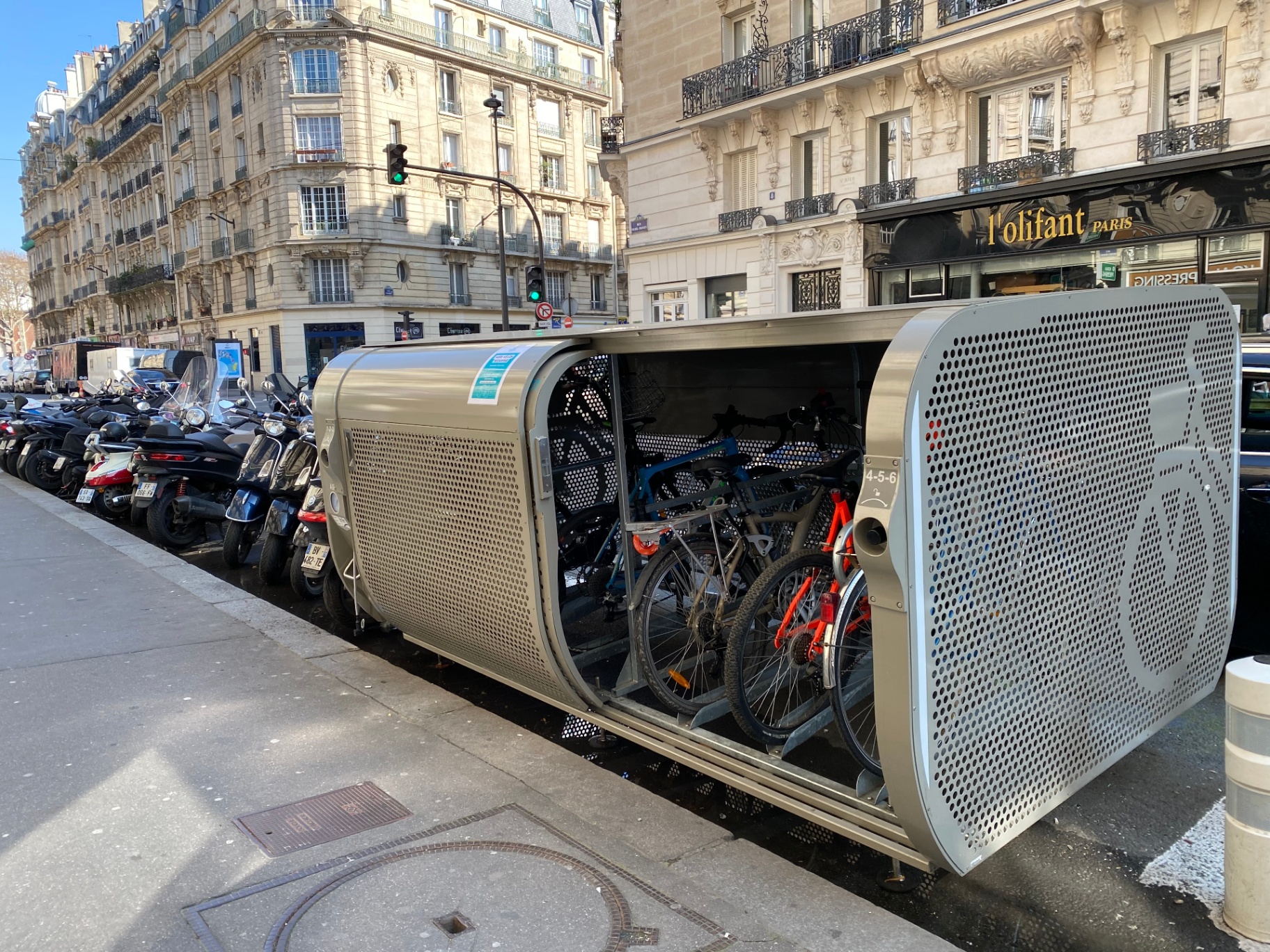 Pod ALTAO® per parcheggio bici in strada a Parigi