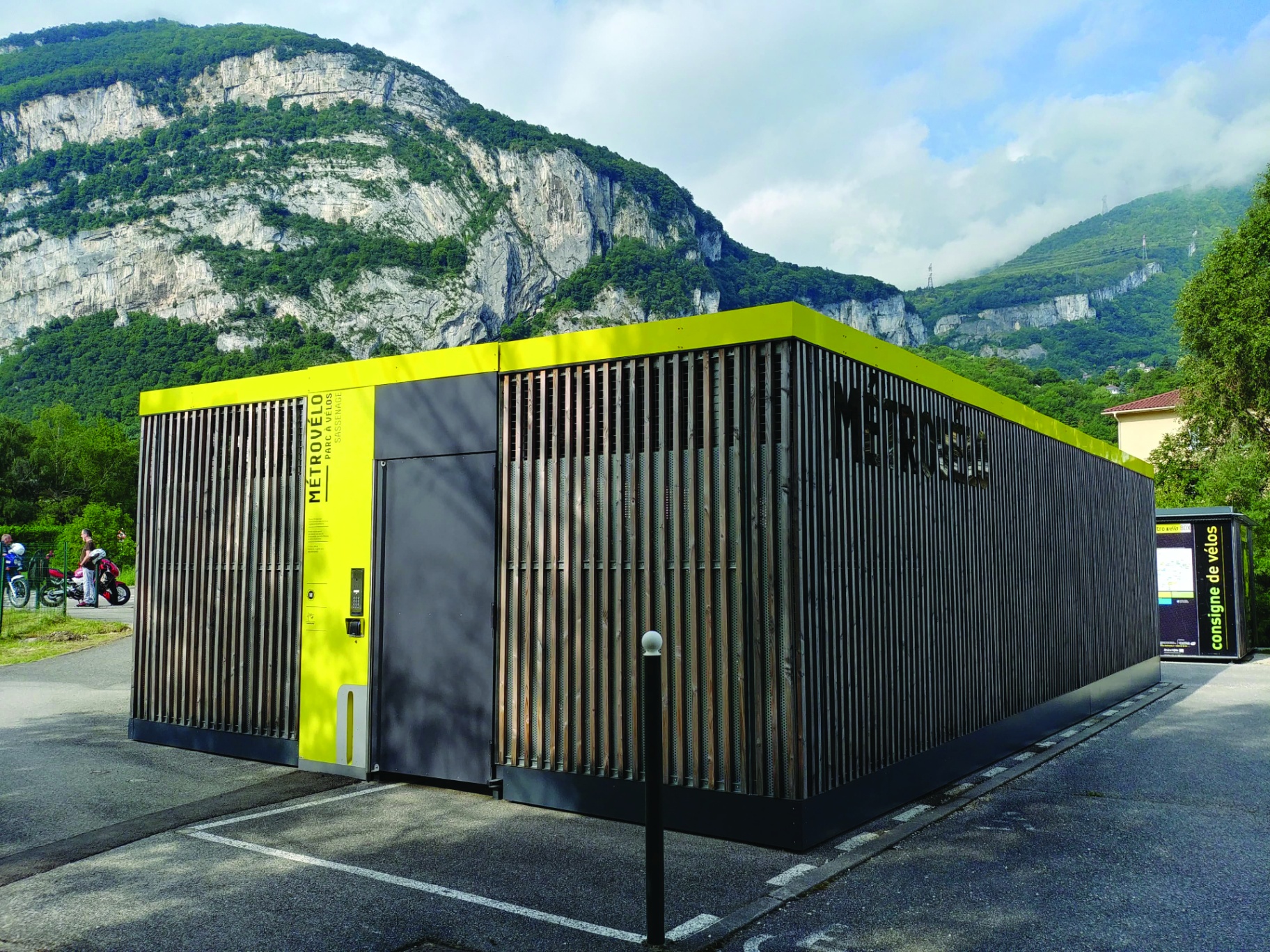 Velostazione ALLO in contesto urbano